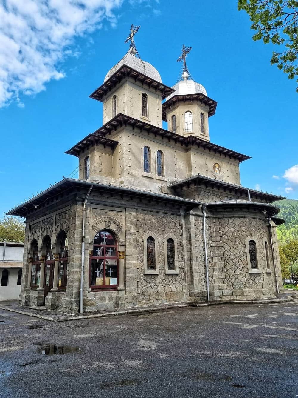 Biserica Nașterea Maicii Domnului (Bușteni)