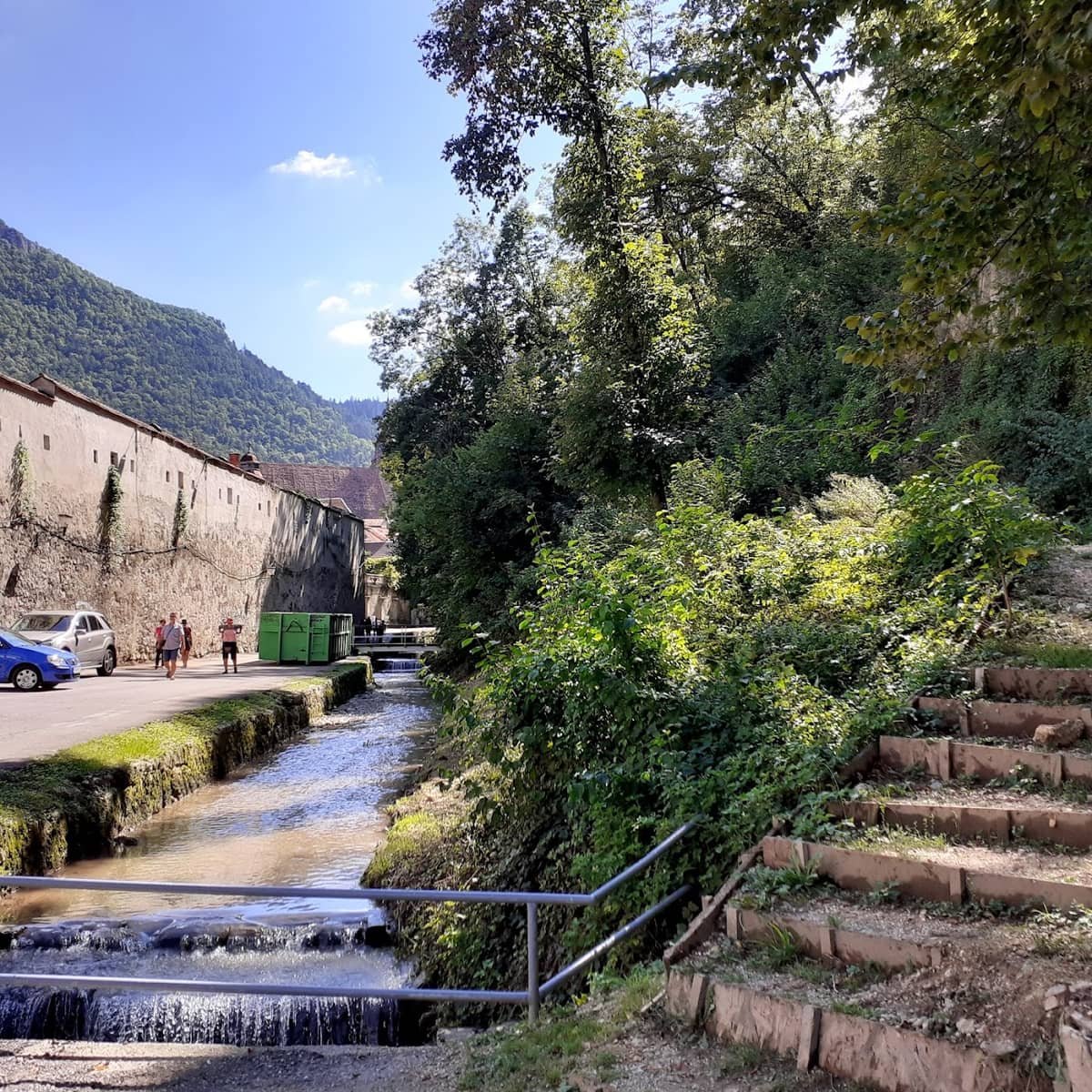 Plimbare fără ghid prin Centrul Istoric al Brașovului, oprire cu oprire