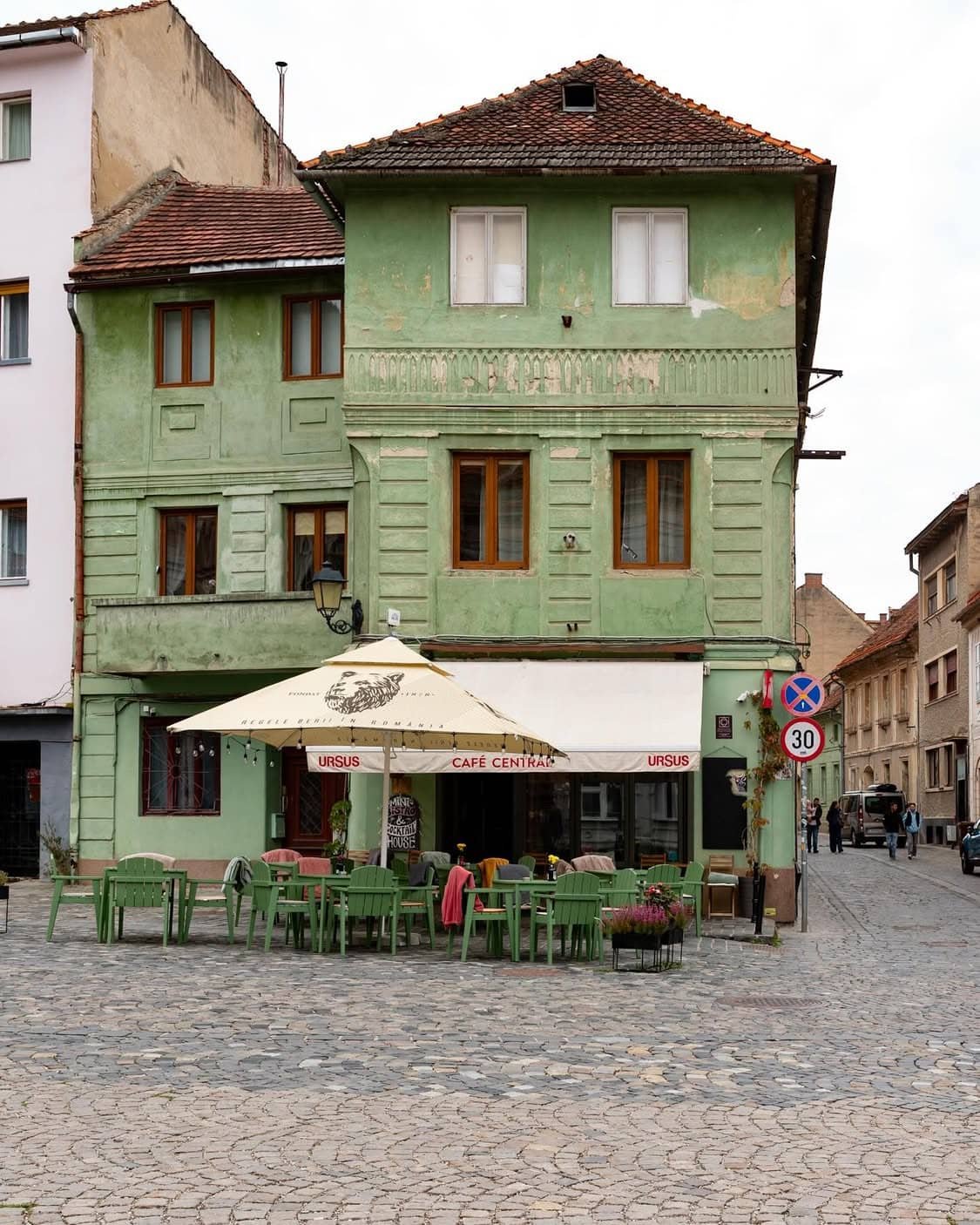Cafe Central Brasov - Specialty coffee & cocktail house — 3